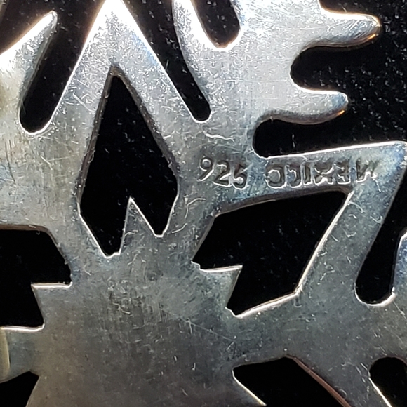 Sterling silver snowflake pin/pendant - Picture 5 of 7